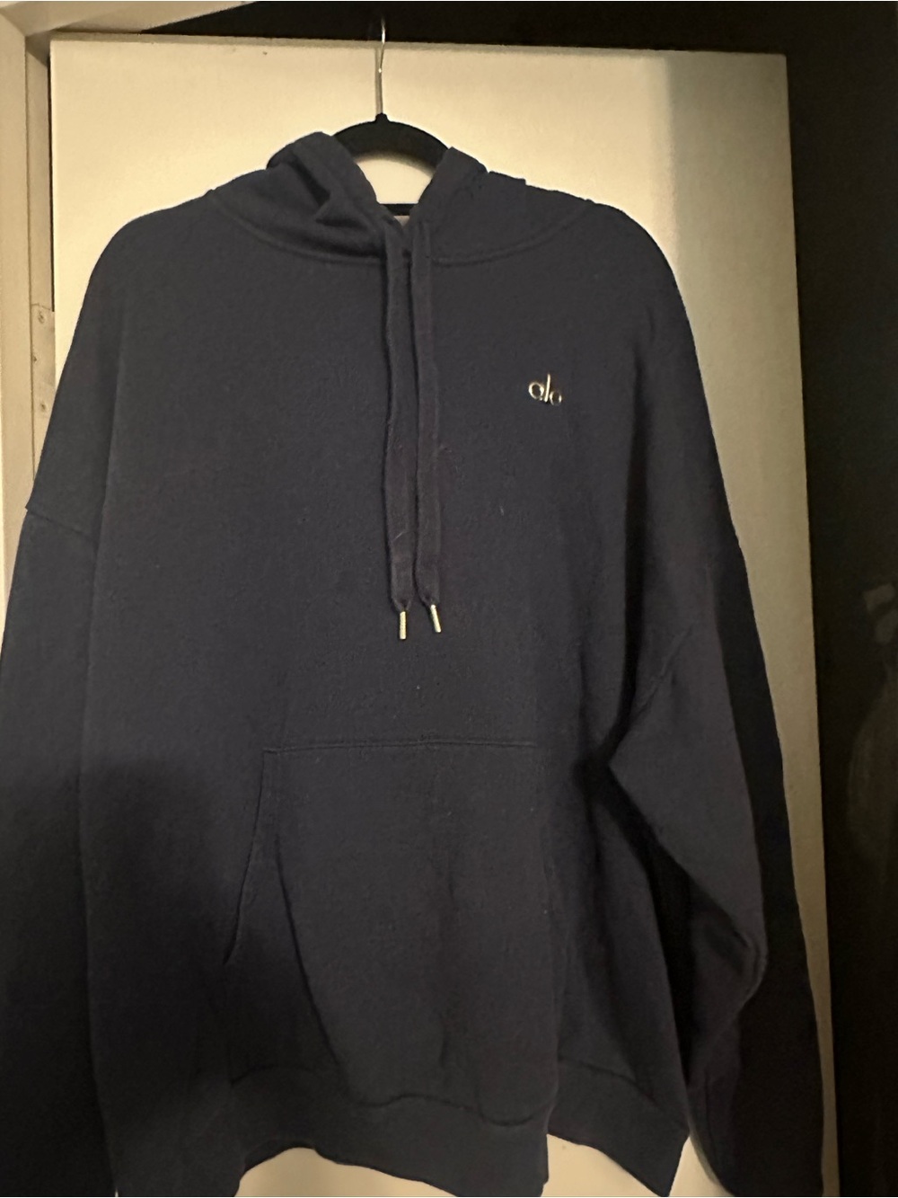 ALO Yoga Dark Navy Pullover Hoodie with Subtle Logo